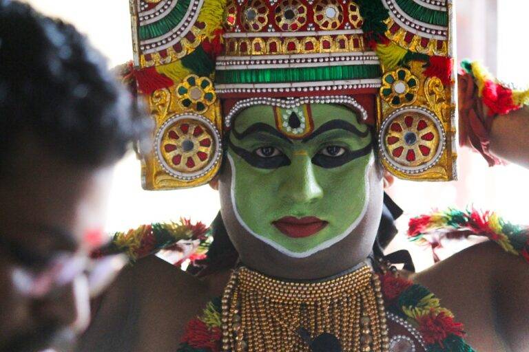 The Evolution of Fan Communities: From Fan Clubs to Online Fandoms